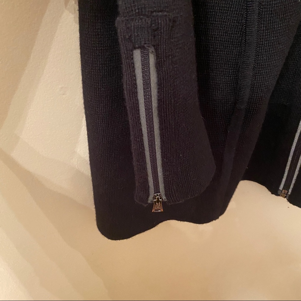 Athleta‎ - Picture 2 of 6